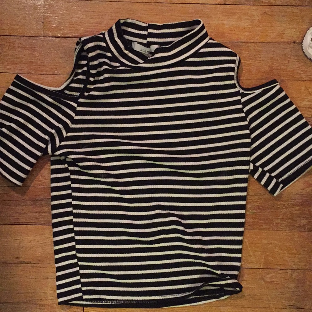 Cropped Striped black and white shirt. Size small